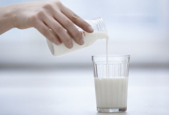 Leite integral por leite desnatado - a bebida desnatada tem o mesmo teor do integral, com a vantagem de ter menos ácidos graxos saturados, gorduras que elevam os níveis de LDL, o colesterol considerado ruim.